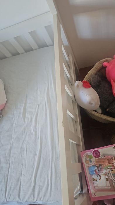 Cama casinha com 1 colchão.