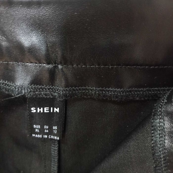 Czarne spodnie skóra Ecco