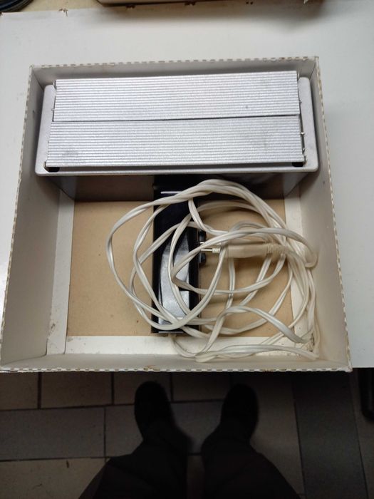 Lampa halogenowa oświetlacz o dużej  mocy światła