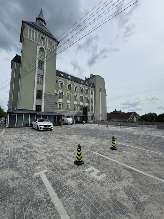 Оренда паркомісця центр міста Героів Небесноі Сотні 24