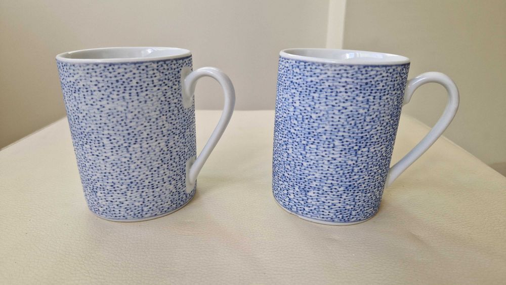 2 canecas azuis e brancas, Genevieve Lethu