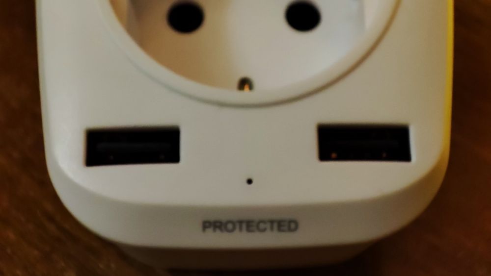 Rozgałęźnik 230V z ładowarką usb 5V