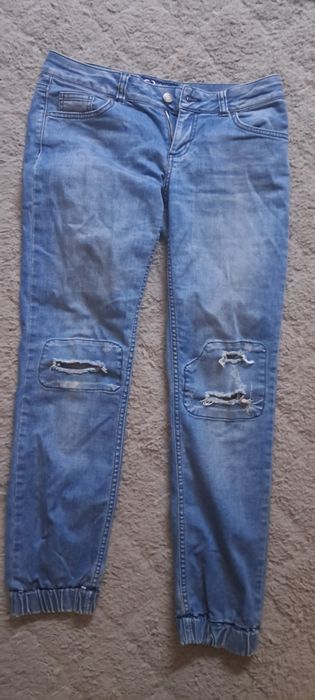 Jeansy ze sciągaczami, niebieskie, z dziurami.