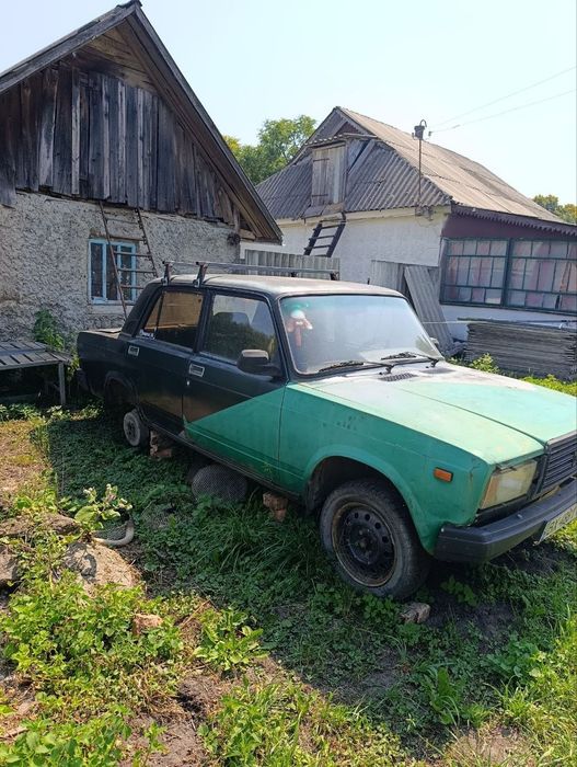 Продам ВАЗ 2107 на запчастини