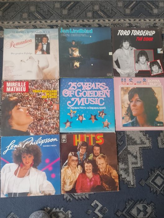 Mam na sprzedaż 45 winylowych i 33 single.