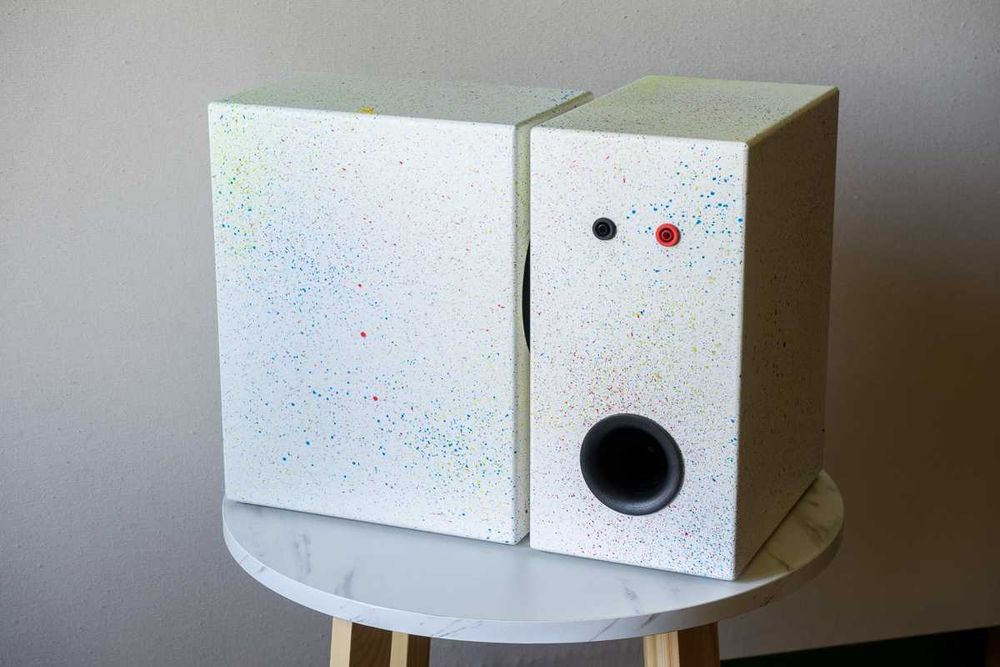 Kolumny regałowe, monitory SB Acoustics.