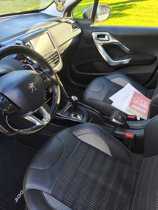 Peugeot 2008 1.6 BlueHDi Automático Allure