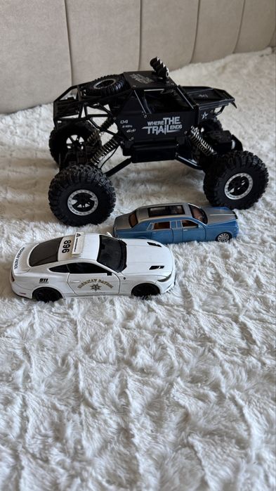 Машинки на пульті керування