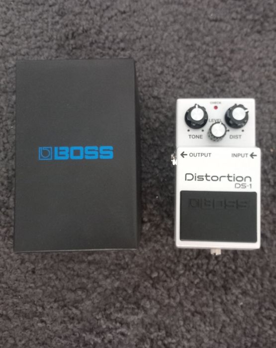 Pedal boss ds1 white edição especial