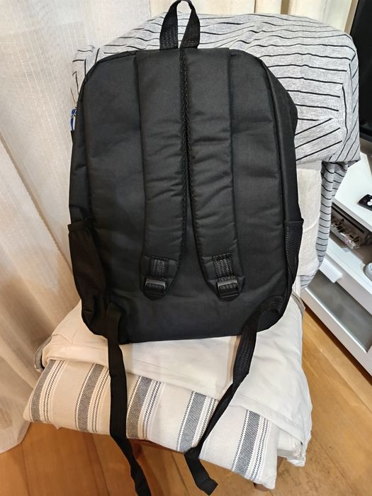 Vendo a mochila preta e azul bom estado