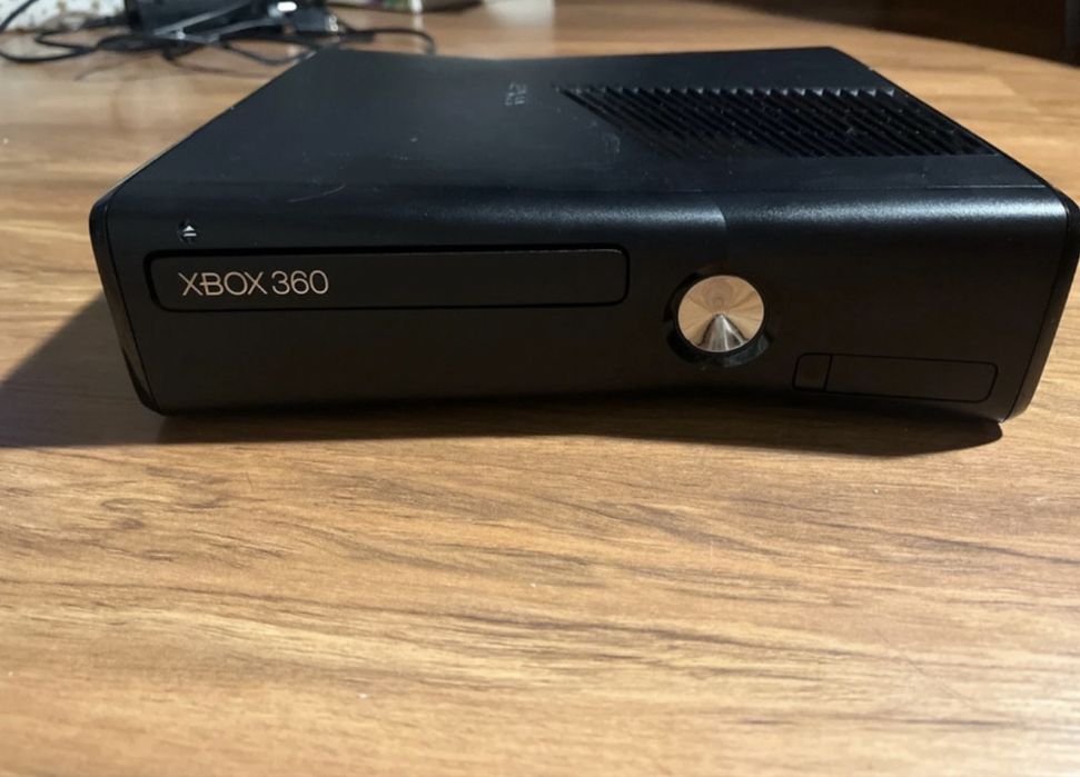 Konsola xbox360 + Sensor Kinect + Kinect Adventures