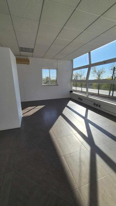 Escritório 200M2 em Meirinhas – Várias Salas, Excelente Luz e Possibilidade de Divisão
