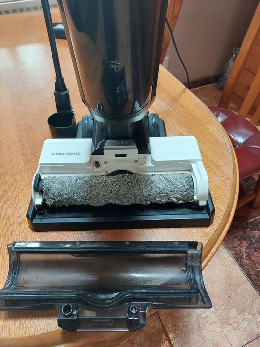 Миючий дротовий пилосос Grundig