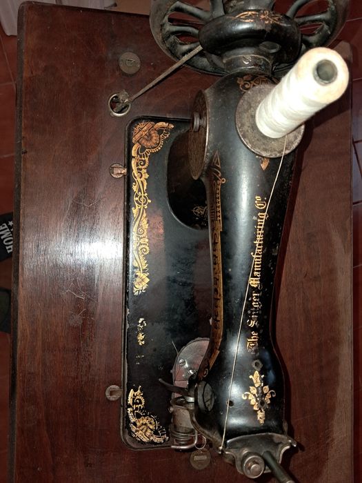 Maszyna  do szycia  sprawna.