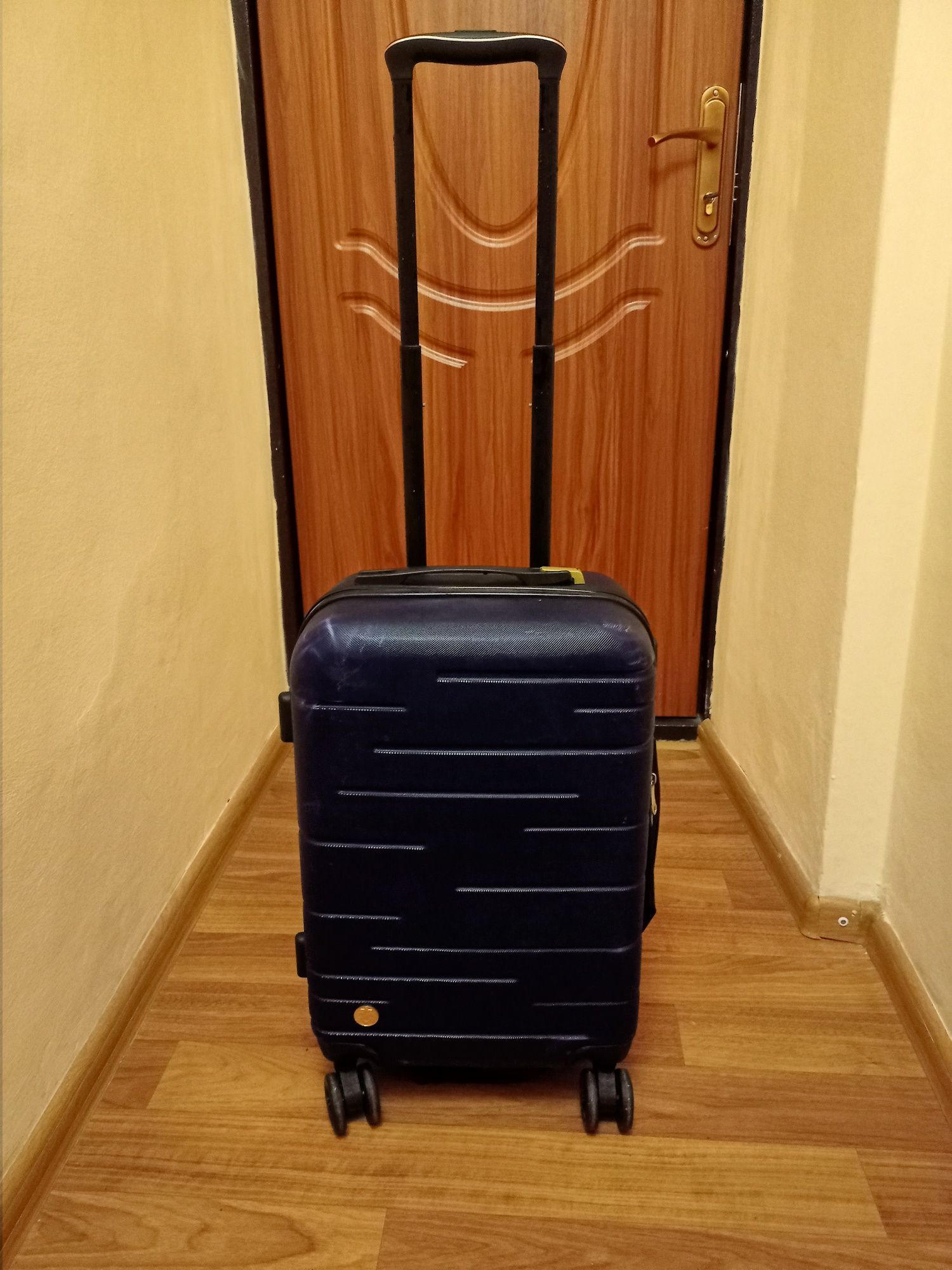 Чемодан на колесах: 1 000 грн. - Валізи Ужгород на Olx