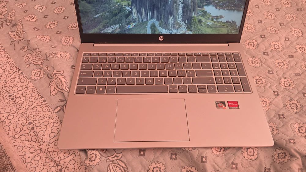 Vendo laptop HP 15 fc0xxx