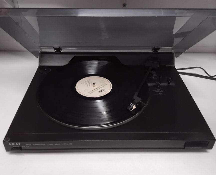 AKAI gira-discos AP-A101