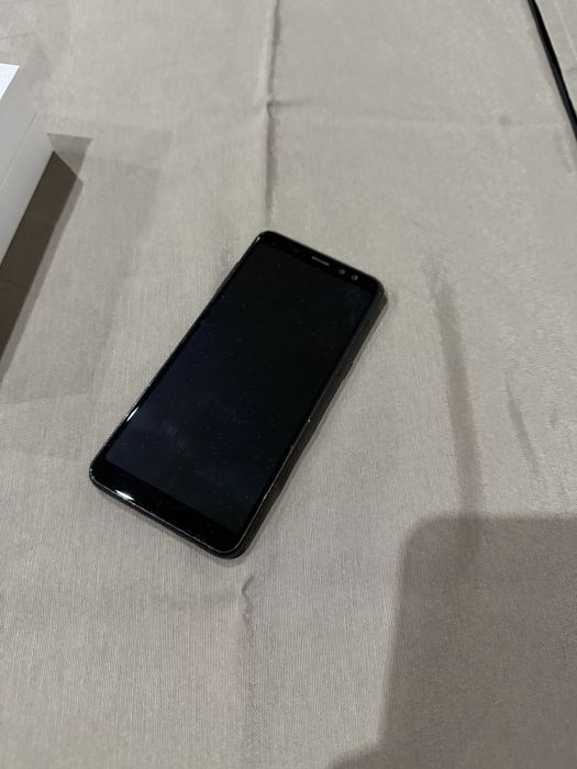 Smartphone SAMSUNG Galaxy A8 2018 (5.6'' - 4 GB - 32 GB - Preto)