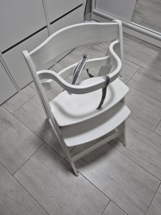 Krzesełko  białe drewniane