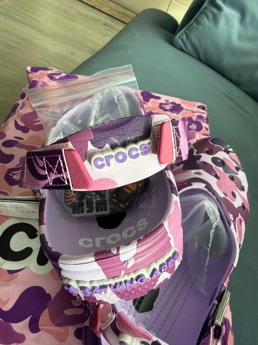 Crocs fioletowe nowe z 5 dodatkowymi przypinkami