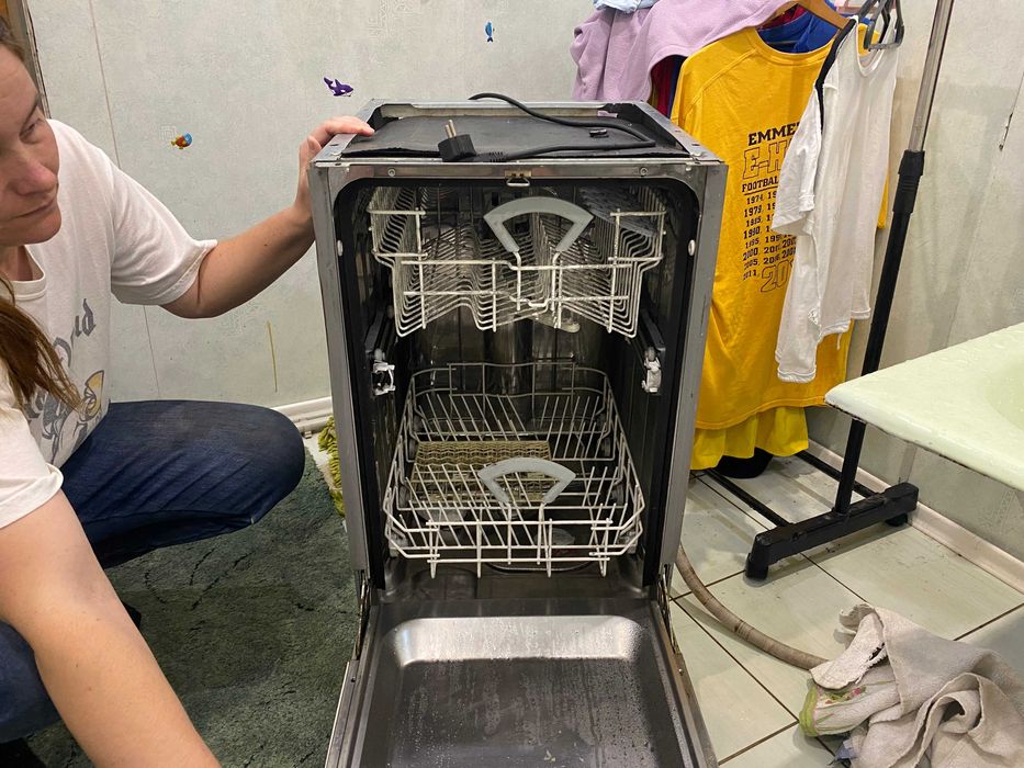 Продам посудомоечную машинку Hotpoint-Aristone на 8 персон.