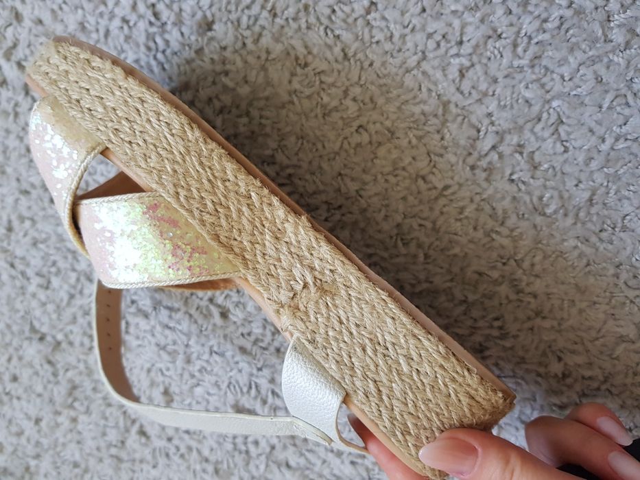 Buty sandały espadryle koturny beżowe kremowe zapinane cekiny 36