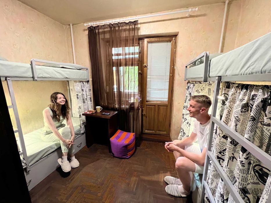 Хостел на первом этаже, метро Левобережная — койко-место 1500 грн/мес.