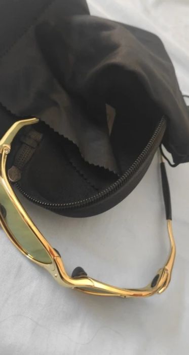 Óculos de sol modelo Oakley novo