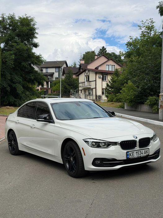 Продаю BMW 330e 2017р