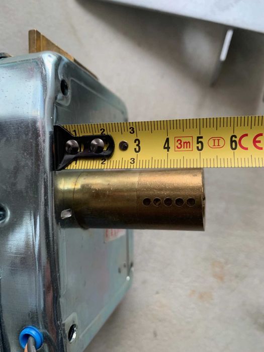 Fechadura eléctrica CISA + acessórios para portão