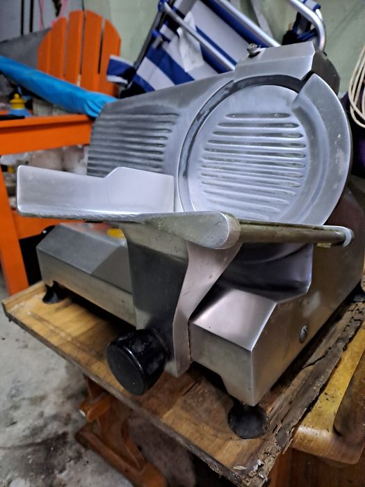 Fiambreira quase nova