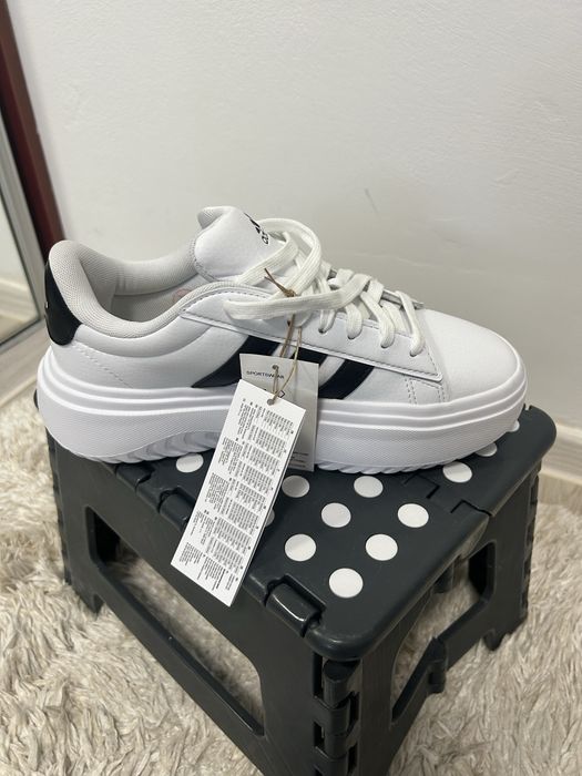 Sneakersy białe adidas r 38 2/3