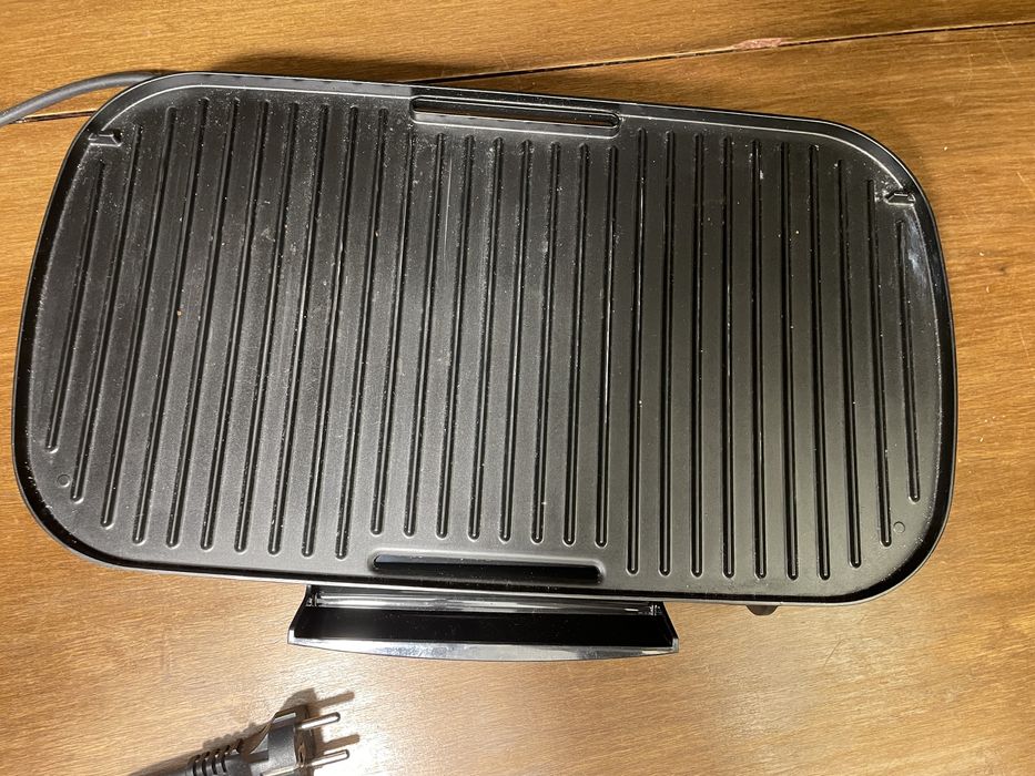 Grelhador e chapa eléctrico, da marca Philips, usado uma vez