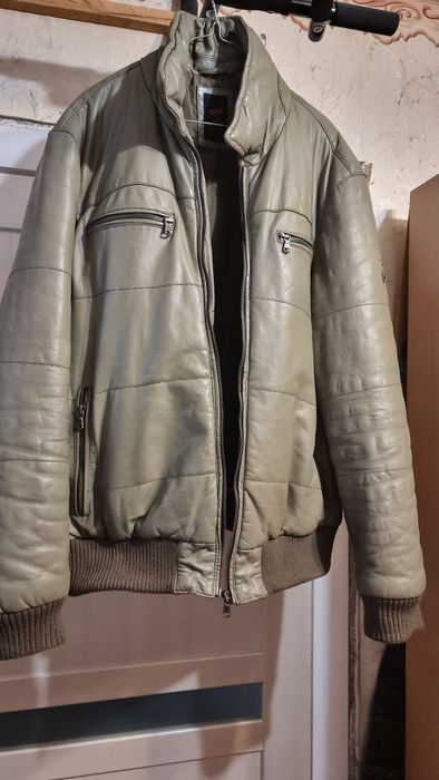 Продам кожаную  курточку