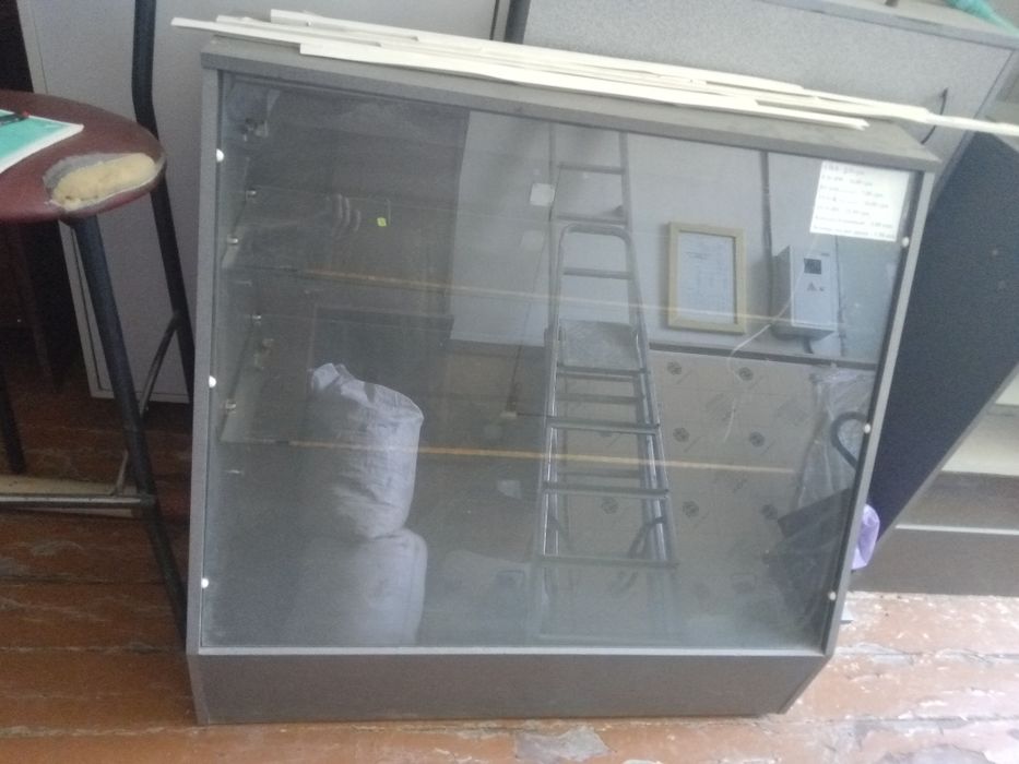 Шкафы и тумбы из ДВП и стекла + подсветка