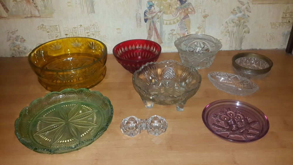 Посуд з кольорового скла