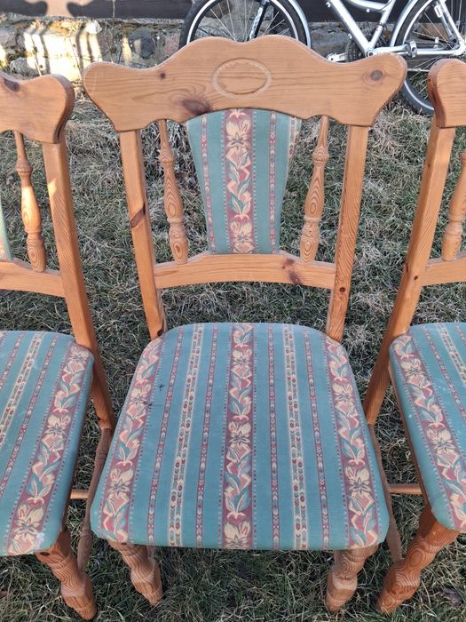 Drewniane krzesła do jadalni