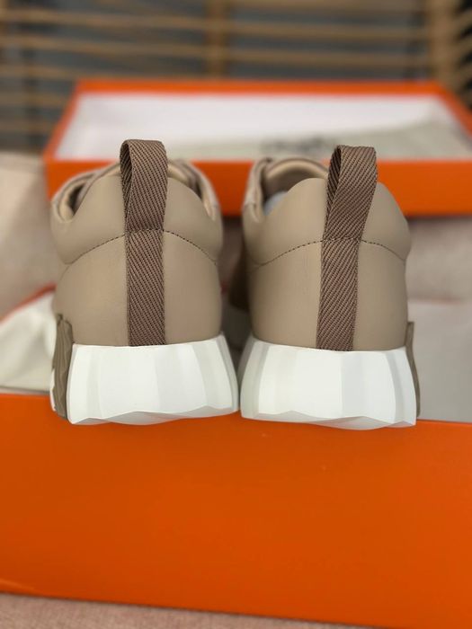 Кросівки Hermes, багато