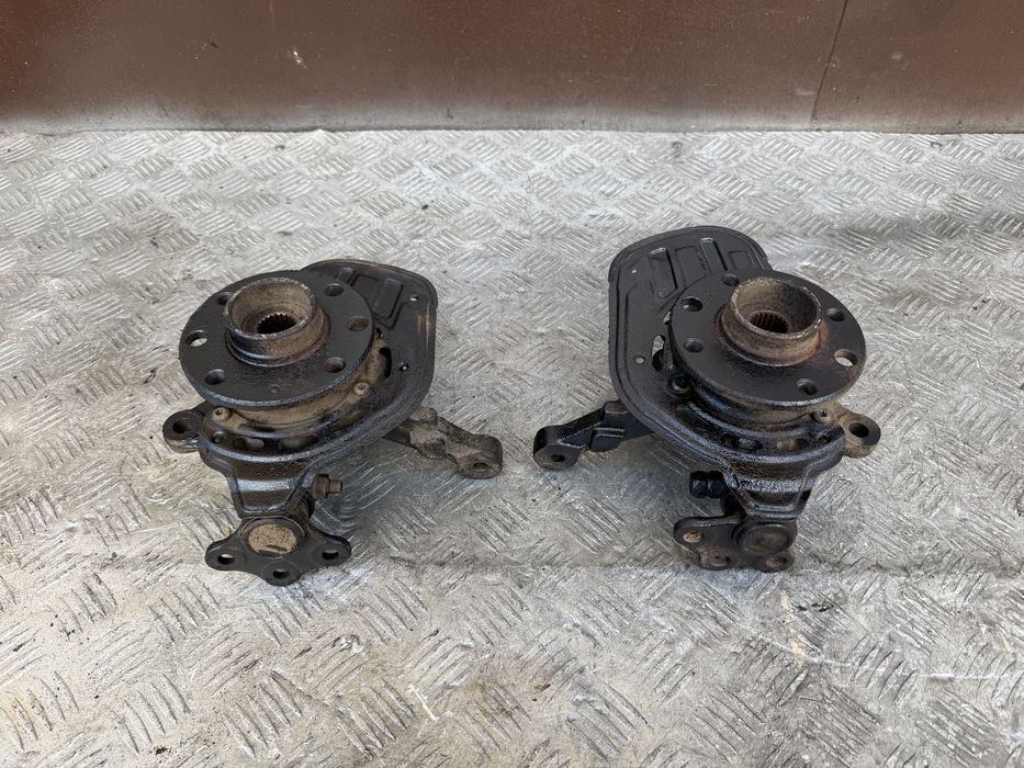 Цапфа кулак перед Опель комбо с opel combo c год 2003