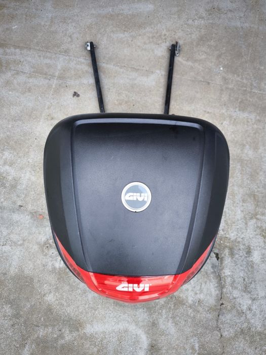 Cubby box Givi 32lts usada