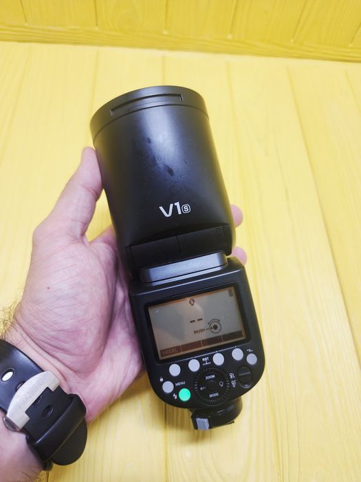 Накамерная вспышка Godox V1S ( for Sony)