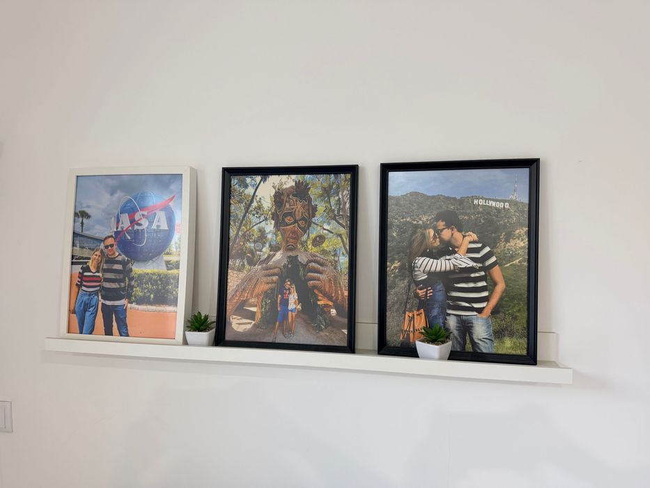 Prateleira com 3 quadros para fotos  IKEA
