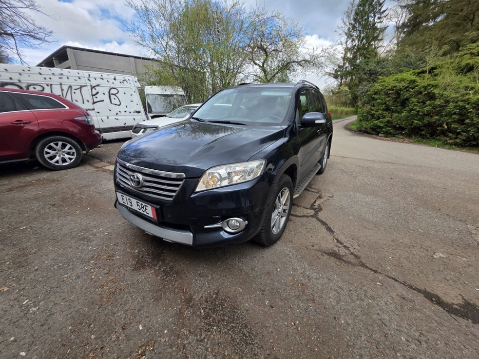 Тойота рав 4.