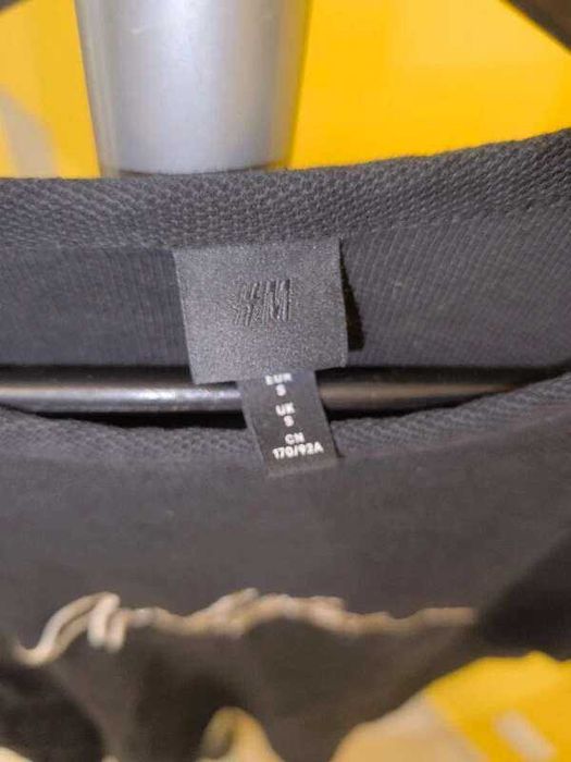 Czarny T‑shirt „Apologize”