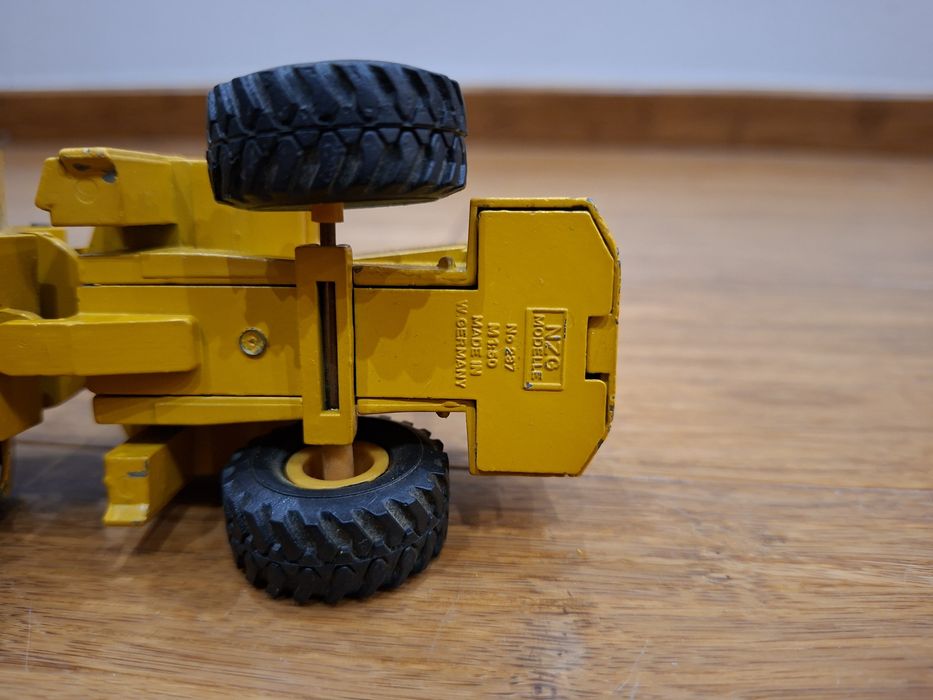 Model NZG 237 Caterpillar 966D 1:50