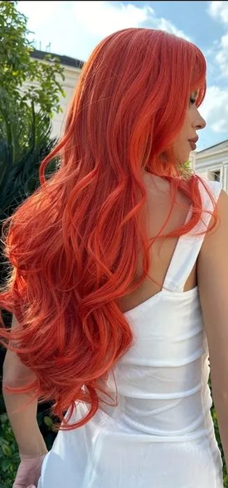 Długa peruka piękna