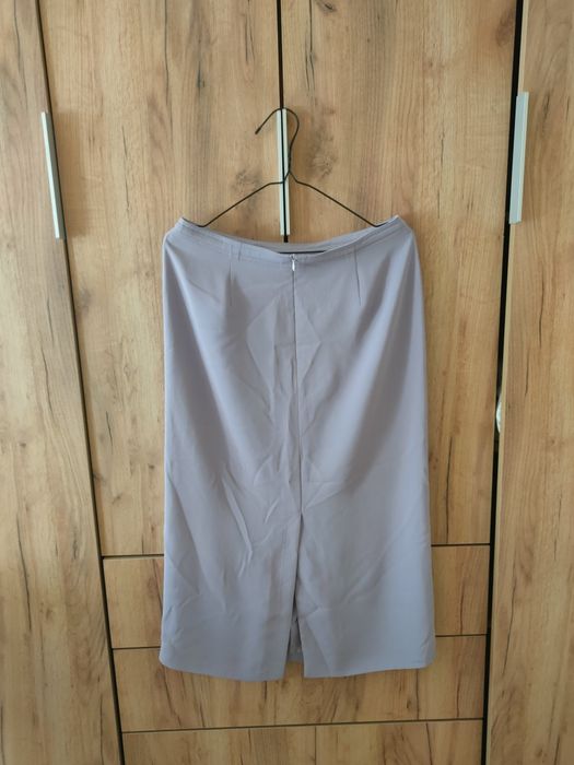 Юбка з розрізом та зав'язками