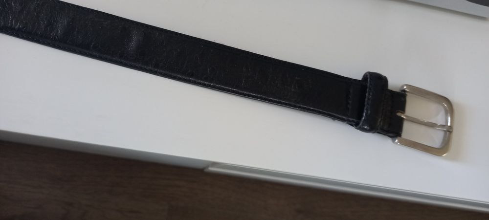 Cintos pretos em pele