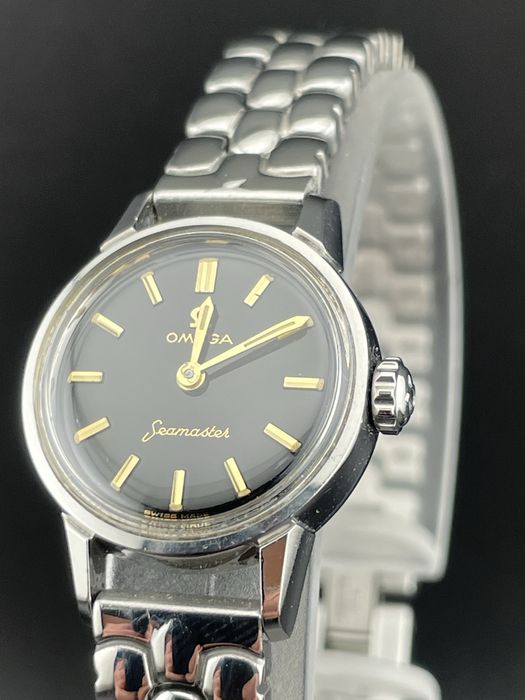 Piękny zegarek damski Omega Seamaster.