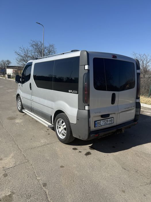 Опель Віваро 2002 рік